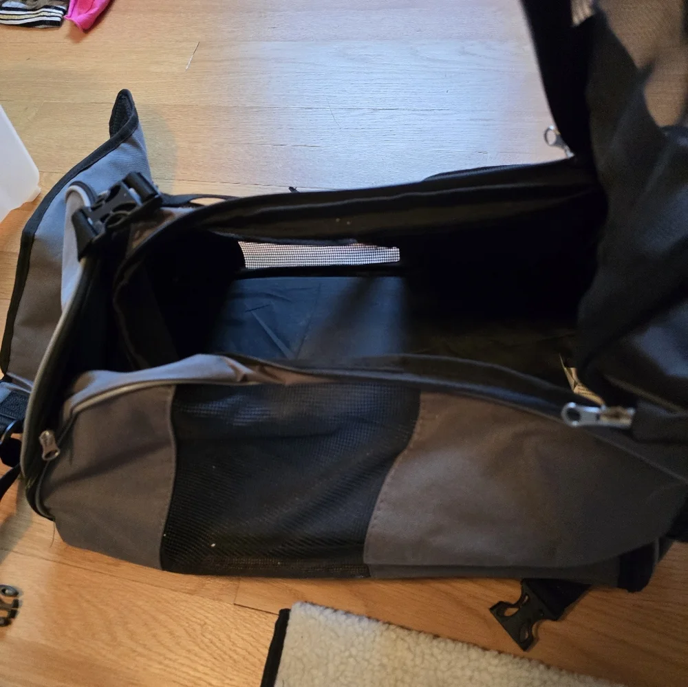 2 in 1 pet travel bag